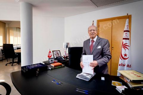 29 octobre 2014 : portrait de Béji Caïd Essebsi, Président du parti Nidaa Tounes, dans son bureau au siège du parti Nidaa Tounes. Nidaa Tounes, parti créé il y a deux ans, est sorti premier des élections législatives. 