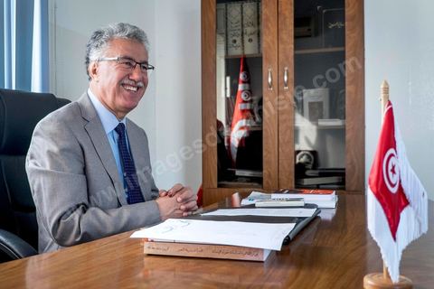 31 octobre 2014 : portrait de Hamma Hammami dans son bureau du parti du Front populaire au lendemain des élections législatives. La bipolarisation de la vie politique tunisienne entre Nida Tounes et Ennahdha ne devrait pas cacher la 3ème place qu'occupent désormais le Front populaire et Hamma Hammami dans le paysage politique tunisien.