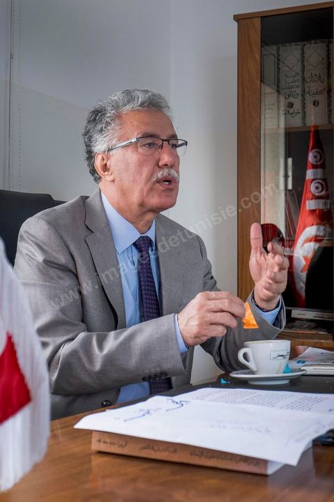 31 octobre 2014 : portrait de Hamma Hammami dans son bureau du parti du Front populaire au lendemain des élections législatives. La bipolarisation de la vie politique tunisienne entre Nida Tounes et Ennahdha ne devrait pas cacher la 3ème place qu'occupent désormais le Front populaire et Hamma Hammami dans le paysage politique tunisien.