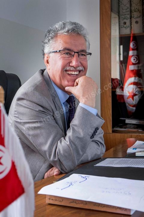 31 octobre 2014 : portrait de Hamma Hammami dans son bureau du parti du Front populaire au lendemain des élections législatives. La bipolarisation de la vie politique tunisienne entre Nida Tounes et Ennahdha ne devrait pas cacher la 3ème place qu'occupent désormais le Front populaire et Hamma Hammami dans le paysage politique tunisien.