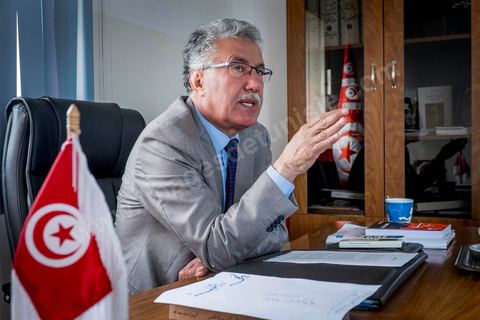 31 octobre 2014 : portrait de Hamma Hammami dans son bureau du parti du Front populaire au lendemain des élections législatives. La bipolarisation de la vie politique tunisienne entre Nida Tounes et Ennahdha ne devrait pas cacher la 3ème place qu'occupent désormais le Front populaire et Hamma Hammami dans le paysage politique tunisien.