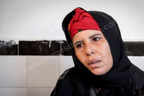 22 octobre 2014 : la mère de Bilal pleure la mort de son fils embrigadé au jihad en Libye par le cheikh de la ville. Rencontre avec 3 des 5 familles de jeunes partis en Libye faire le Jihad dans la ville de Oueslatia au centre de la Tunisie après la mort à Benghazi samedi 18 ocotbre de Bilal Kaadi, jeune tunisien de 23 ans.
