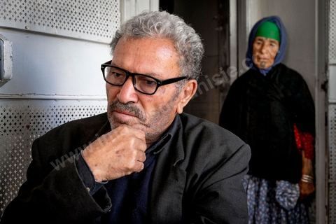 22 octobre 2014 : le père et la grand mère de Bilal pleurent la mort de son fils embrigadé au jihad en Libye par le cheikh de la ville.Rencontre avec 3 des 5 familles de jeunes partis en Libye faire le Jihad dans la ville de Oueslatia au centre de la Tunisie après la mort à Benghazi samedi 18 ocotbre de Bilal Kaadi, jeune tunisien de 23 ans.