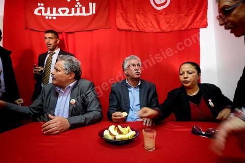 17 novembre 2014 : Hamma Hammami rencontre le smilitants du Front Populaire section Manouba dans le cadre de la campagne électorale pour les élections présidentielles du 23 novembre de Hamma Hammami, président du parti d'extrême gauche le Front popualire dan sles quartiers populaires de Oued Ellil et Douar Hicher, banlieue ouest de Tunis