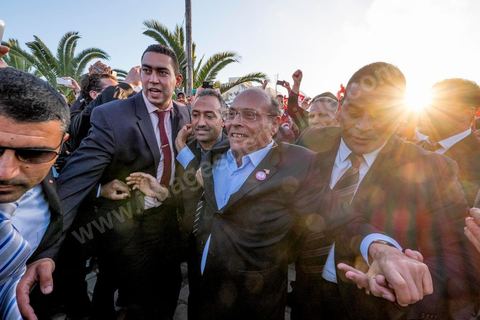 19 décembre 2014 : sur le vieux port de Bizerte, ville au nord de Tunis, meeting populaire de Moncef Marzouki, Président de la République et candidat à sa réelection pour les présidenteilles du 23 novembre. Dans une foule clairsemée d'à peine deux milles personnes, Moncef Marzouki a tenu un discours agressif contre les médias et son principal rival à l'élection Beji Caid Essebsi.