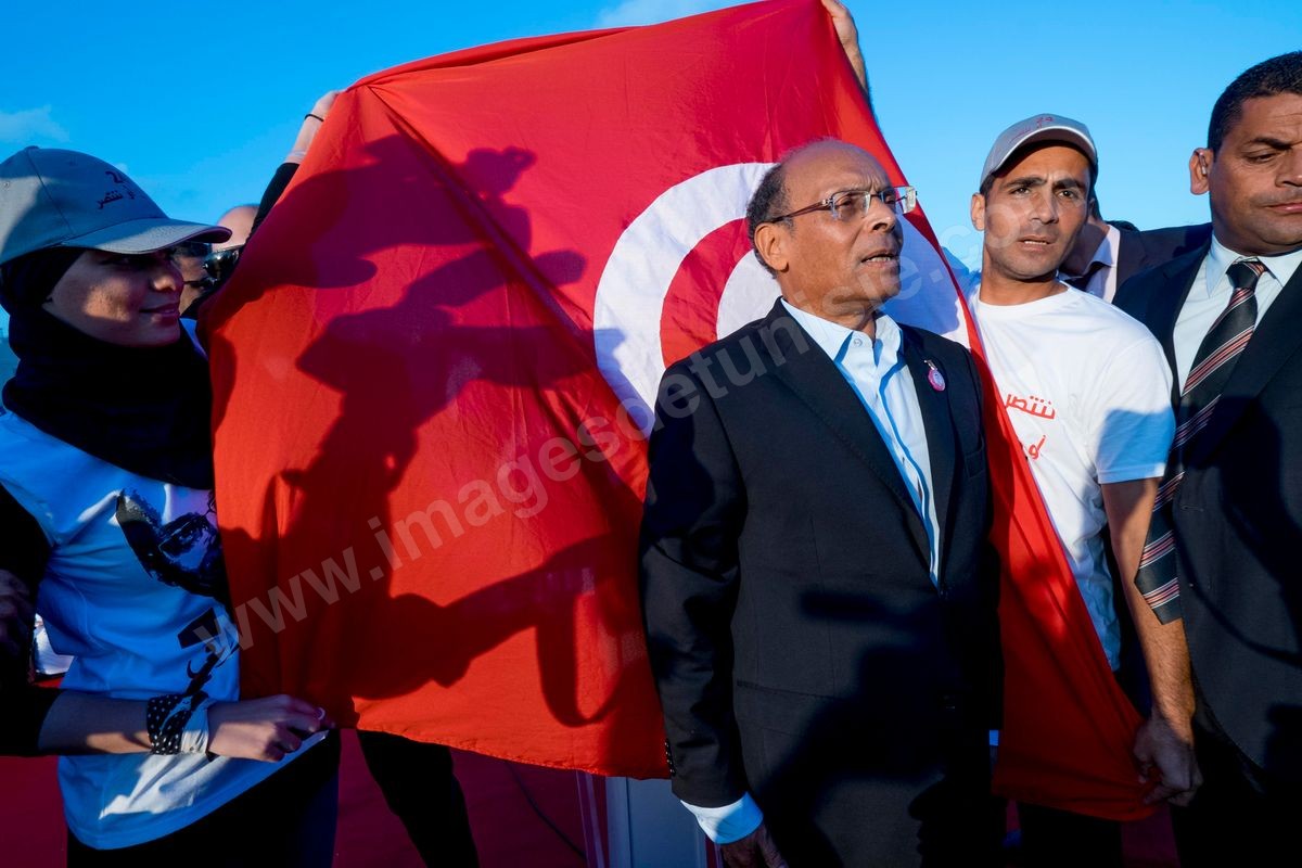 M27-851