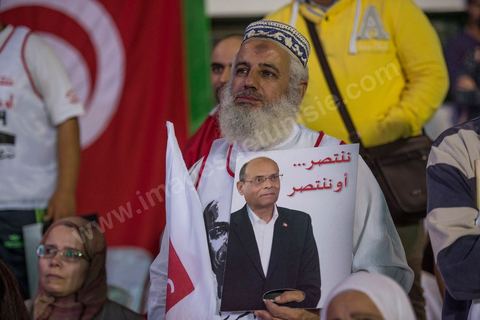 21 novembre 2014 : Meeting de cloture de Moncef Marzouki, président de la république en exercice, à Hammam Lif, le 21 novembre 2014, pour le 1er tour l'élection présidentielle du 23 novembre 2014.