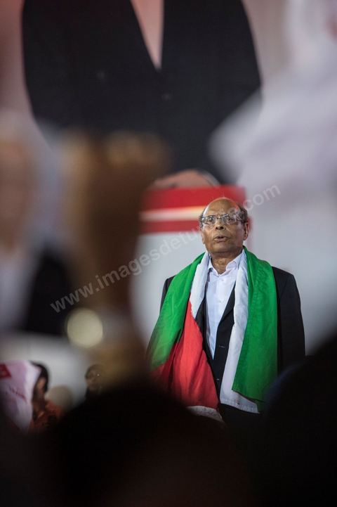 21 novembre 2014 : Meeting de cloture de Moncef Marzouki, président de la république en exercice, à Hammam Lif, le 21 novembre 2014, pour le 1er tour l'élection présidentielle du 23 novembre 2014.