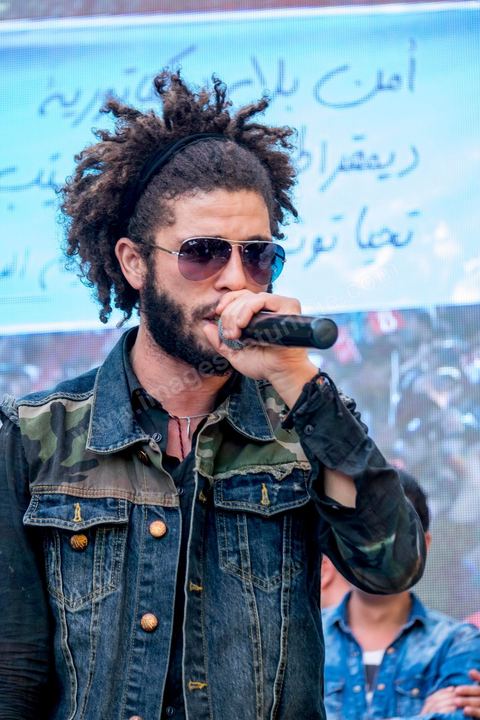 21 novembre 2014 : pour le dernier jour de la campagne pour les élections présidentielles, Slim Riahi, homme d'affire, propriétaire d'un des deux clubs de foot de Tunis, investit l'avenue Bourguiba à Tunis. Espérant plus de 10 000 militants, seuls un peu plus de deux milles sont venus écouetr le rappeur populaire Kafon et le discours de leur leader Slim Riahi.