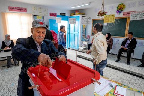 23 novembre 2014 dans un bureau de vote de Fouchana, banlieue sud populaire de Tunis. Jour vote pour les élections présidentielles, les premières depuis la révolution de 2011.