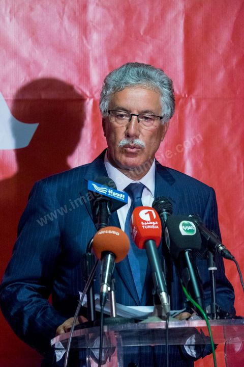 23 novembre 2014 : 4h après la fermeture des bureaux de vote, Hamma Hammami, candidat à la présidentielle pour le Front Populaire a prononcé un discours dans lequel il a remercié tous ceux qui ont participé à faire réussir sa campagne électorale qu'il qualifie de 'réussie et belle'. En terminant 3ème Hammami confirme son role d'outsider dan sle jeu politique tunisien. Il a conclu son discours par une déclaration d'amour aux Tunisiens ' Je vous aimais, je vous aime et je vous aimerai'. 