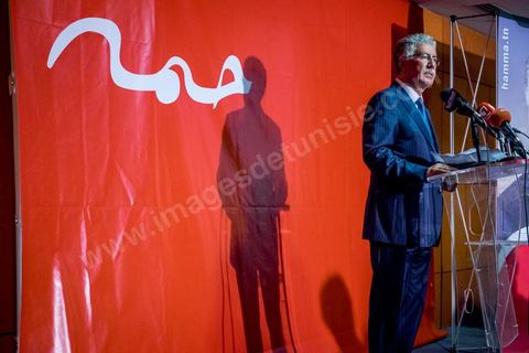 23 novembre 2014 : 4h après la fermeture des bureaux de vote, Hamma Hammami, candidat à la présidentielle pour le Front Populaire a prononcé un discours dans lequel il a remercié tous ceux qui ont participé à faire réussir sa campagne électorale qu'il qualifie de 'réussie et belle'. En terminant 3ème Hammami confirme son role d'outsider dan sle jeu politique tunisien. Il a conclu son discours par une déclaration d'amour aux Tunisiens ' Je vous aimais, je vous aime et je vous aimerai'. 
