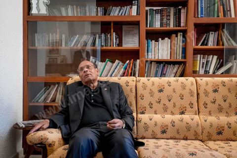 25 novembre 2014 : après une campagne éléectorale présidenteille fatiguante, le candidat à sa succession Moncef Marzouki est parti trois jours se reposer dans sa villa dans la zone touristique de Port El Kantoui au nord de Sousse. Les résultats préliminaires lui donne la seconde place avec 6 points de retard contre Beji Caid Essebsi, avec 33,43 % contre 39,46 %.