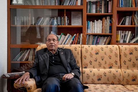 25 novembre 2014 : après une campagne éléectorale présidenteille fatiguante, le candidat à sa succession Moncef Marzouki est parti trois jours se reposer dans sa villa dans la zone touristique de Port El Kantoui au nord de Sousse. Les résultats préliminaires lui donne la seconde place avec 6 points de retard contre Beji Caid Essebsi, avec 33,43 % contre 39,46 %.