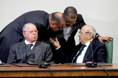 2 décembre 2014 : Réunion des 86 députés de Nidaa Tounes autour de son président Béji Caïd Essebsi avant la 1ère réunion des 217 membres de l'Assemblée des représentants du peuple (ARP) élus le 26 octobre, un scrutin remporté par le parti Nidaa Tounès (86 élus) devant les islamistes d'Ennahda (69 députés), majoritaires jusqu'alors. Cette première réunion est présidée par le militant historique Ali Ben Salem, à titre de doyen des députés de cette nouvelle assemblée