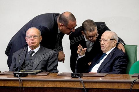 2 décembre 2014 : Réunion des 86 députés de Nidaa Tounes autour de son président Béji Caïd Essebsi avant la 1ère réunion des 217 membres de l'Assemblée des représentants du peuple (ARP) élus le 26 octobre, un scrutin remporté par le parti Nidaa Tounès (86 élus) devant les islamistes d'Ennahda (69 députés), majoritaires jusqu'alors. Cette première réunion est présidée par le militant historique Ali Ben Salem, à titre de doyen des députés de cette nouvelle assemblée