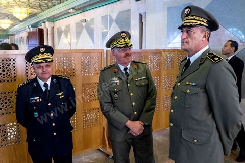 2 décembre 2014 : les chefs d'état majour de l'armée à la 1ère réunion des 217 membres de l'Assemblée des représentants du peuple (ARP) élus le 26 octobre, un scrutin remporté par le parti Nidaa Tounès (86 élus) devant les islamistes d'Ennahda (69 députés), majoritaires jusqu'alors. Cette première réunion est présidée par le militant historique Ali Ben Salem, à titre de doyen des députés de cette nouvelle assemblée