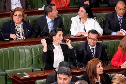 2 décembre 2014 : 1ère réunion des 217 membres de l'Assemblée des représentants du peuple (ARP) élus le 26 octobre, un scrutin remporté par le parti Nidaa Tounès (86 élus) devant les islamistes d'Ennahda (69 députés), majoritaires jusqu'alors. Cette première réunion est présidée par le militant historique Ali Ben Salem, à titre de doyen des députés de cette nouvelle assemblée
