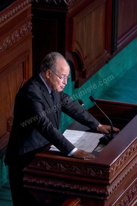 2 décembre 2014 : Mustapha Ben Jaafar, Président sortant de l'ANC, lors de la 1ère réunion des 217 membres de l'Assemblée des représentants du peuple (ARP) élus le 26 octobre, un scrutin remporté par le parti Nidaa Tounès (86 élus) devant les islamistes d'Ennahda (69 députés), majoritaires jusqu'alors. Cette première réunion est présidée par le militant historique Ali Ben Salem, à titre de doyen des députés de cette nouvelle assemblée