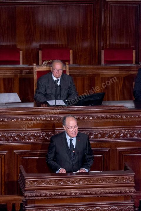 2 décembre 2014 : Mustapha Ben Jaafar, Président sortant de l'ANC, lors de la 1ère réunion des 217 membres de l'Assemblée des représentants du peuple (ARP) élus le 26 octobre, un scrutin remporté par le parti Nidaa Tounès (86 élus) devant les islamistes d'Ennahda (69 députés), majoritaires jusqu'alors. Cette première réunion est présidée par le militant historique Ali Ben Salem, à titre de doyen des députés de cette nouvelle assemblée