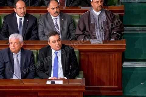 2 décembre 2014 : l'ensemble du gouvernement de Mehdi Jomaa assiste à la 1ère réunion des 217 membres de l'Assemblée des représentants du peuple (ARP) élus le 26 octobre, un scrutin remporté par le parti Nidaa Tounès (86 élus) devant les islamistes d'Ennahda (69 députés), majoritaires jusqu'alors. Cette première réunion est présidée par le militant historique Ali Ben Salem, à titre de doyen des députés de cette nouvelle assemblée