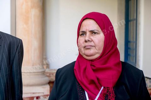 2 décembre 2014 : Nouvelle élue députée pour le Front populaire Mbarka Brahmi est la veuve du député Mohamed Brahmi assassiné le 25 juillet 2013. 1ère réunion des 217 membres de l'Assemblée des représentants du peuple (ARP) élus le 26 octobre, un scrutin remporté par le parti Nidaa Tounès (86 élus) devant les islamistes d'Ennahda (69 députés), majoritaires jusqu'alors. Cette première réunion est présidée par le militant historique Ali Ben Salem, à titre de doyen des députés de cette nouvelle assemblée