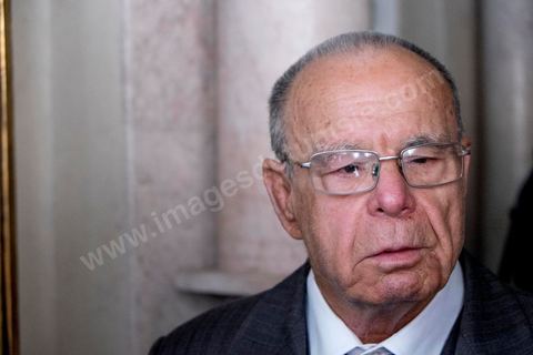 2 décembre 2014 : Très ému, M. Ali Ben Salem a essuyé quelques larmes sous les applaudissements des députés et d'un parterre d'invités. 1ère réunion des 217 membres de l'Assemblée des représentants du peuple (ARP) élus le 26 octobre, un scrutin remporté par le parti Nidaa Tounès (86 élus) devant les islamistes d'Ennahda (69 députés), majoritaires jusqu'alors. Cette première réunion est présidée par le militant historique Ali Ben Salem, à titre de doyen des députés de cette nouvelle assemblée