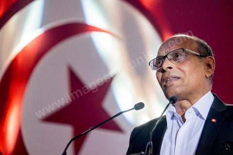 14 décembre 2014 : grand meeting de Moncef Marzouki qui fait salle comble à la coupole de Tunis à une semaine du 2d tour des élections présidentielles. Moncef Marzouki, a appelé ses partisans, « à ne pas tomber dans le piège des insultes et à ne pas dire du mal de son rival Béji Caid Essebsi », tout en affirmant «nous avons le droit de juger cet homme pour son passé et pour son rôle destructeur au cours de la phase transitoire…, mais notre combat est celui des valeurs et l’éthique».Le président sortant et candidat au second tour de la présidentielle a tenu dimanche un meeting au palais des sports d’El Menzah. Ses partisans venus des différentes régions du pays ont scandé des slogans hostiles à son rival Béji Caid Essebsi et à son parti Nidaa Tounes.