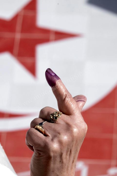 21 décembre 2014 : jour de vote pour le second tour des élections présidentielles opposant Beji Caid Essebsi, favori,  au président sortant Moncef Marzouki.