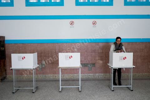 21 décembre 2014 : la jeunesse reste très impliquée dans le scrutin. jour de vote pour le second tour des élections présidentielles opposant Beji Caid Essebsi, favori,  au président sortant Moncef Marzouki.