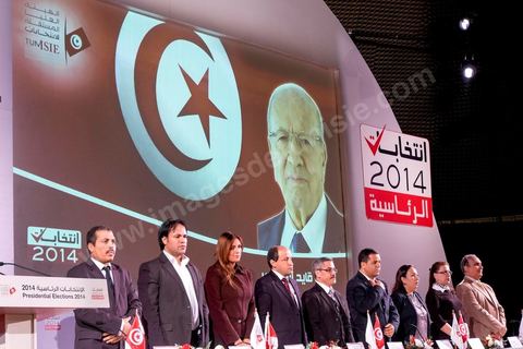 22 décembre 2014 : au centre medias de l'ISIE, Instance Supérieure Indépendante pour les Elections, Chafik Sarsar, président, et les membres, viennent annoncer les résultats définitifs de l'élection présidentielle donnant une large victoire à Beji Caïd Essebsi avec 55,68 % contre 44,32 % pour le président sortant Moncef Marzouki dan sle cadre des 1ères élections présidentielles libre en Tunisie.
