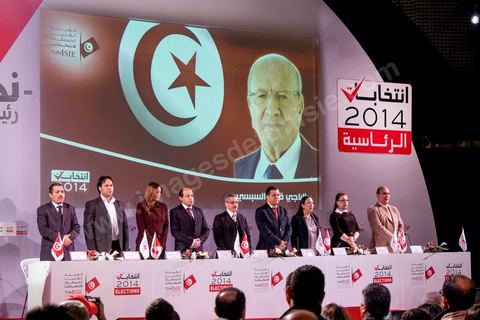 22 décembre 2014 : au centre medias de l'ISIE, Instance Supérieure Indépendante pour les Elections, Chafik Sarsar, président, et les membres, viennent annoncer les résultats définitifs de l'élection présidentielle donnant une large victoire à Beji Caïd Essebsi avec 55,68 % contre 44,32 % pour le président sortant Moncef Marzouki dan sle cadre des 1ères élections présidentielles libre en Tunisie.