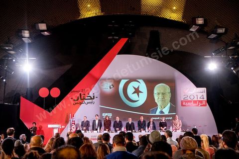 22 décembre 2014 : au centre medias de l'ISIE, Instance Supérieure Indépendante pour les Elections, Chafik Sarsar, président, et les membres, viennent annoncer les résultats définitifs de l'élection présidentielle donnant une large victoire à Beji Caïd Essebsi avec 55,68 % contre 44,32 % pour le président sortant Moncef Marzouki dan sle cadre des 1ères élections présidentielles libre en Tunisie.