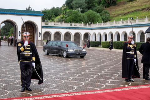 31 décembre 2014 : C'est aujourd'hui que Béji Caïd Essebsi devient officiellement le 1er président de la IIe République tunisienne, lors de la passation de pouvoirs avec le président sortant Moncef Marzouki. Une cérémonie qui marque la fin de trois années de la troïka au pouvoir et scelle l'alternance pacifique au sommet de l'Etat. Le président sortant a ainsi accueilli Béji Caïd Essebsi au Palais de Carthage et l’a quitté, marquant la transition entre les deux chefs d’Etat.