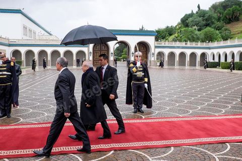 31 décembre 2014 : C'est aujourd'hui que Béji Caïd Essebsi devient officiellement le 1er président de la IIe République tunisienne, lors de la passation de pouvoirs avec le président sortant Moncef Marzouki. Une cérémonie qui marque la fin de trois années de la troïka au pouvoir et scelle l'alternance pacifique au sommet de l'Etat. Le président sortant a ainsi accueilli Béji Caïd Essebsi au Palais de Carthage et l’a quitté, marquant la transition entre les deux chefs d’Etat.