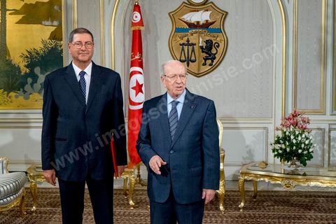 5 janvier 2015 : le Président de la République Béji Caïd Essebsi reçoit, au palais de Carthage, Habib Essid qu'il vient de nommer Premier Ministre qui est chargé de former le nouveau gouvernement. Nidaa Tounes a donc choisi Habib Essid, un « non-partisan », en dehors du parti, âgé de 66 ans, de Sousse,  qui a servi sous le régime de Ben Ali et a été nommé ministre de l’Intérieur par l’ex-président de la République intérimaire, Foued Mebazaa, en mars 2011, puis conseiller sécuritaire en janvier 2012 sous le gouvernement Jebali, d’Ennahdha. 