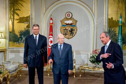 5 janvier 2015 : le Président de la République Béji Caïd Essebsi reçoit, au palais de Carthage, Habib Essid qu'il vient de nommer Premier Ministre qui est chargé de former le nouveau gouvernement. Nidaa Tounes a donc choisi Habib Essid, un « non-partisan », en dehors du parti, âgé de 66 ans, de Sousse,  qui a servi sous le régime de Ben Ali et a été nommé ministre de l’Intérieur par l’ex-président de la République intérimaire, Foued Mebazaa, en mars 2011, puis conseiller sécuritaire en janvier 2012 sous le gouvernement Jebali, d’Ennahdha. 