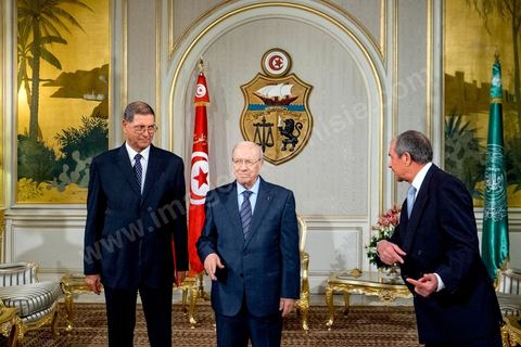 5 janvier 2015 : le Président de la République Béji Caïd Essebsi reçoit, au palais de Carthage, Habib Essid qu'il vient de nommer Premier Ministre qui est chargé de former le nouveau gouvernement. Nidaa Tounes a donc choisi Habib Essid, un « non-partisan », en dehors du parti, âgé de 66 ans, de Sousse,  qui a servi sous le régime de Ben Ali et a été nommé ministre de l’Intérieur par l’ex-président de la République intérimaire, Foued Mebazaa, en mars 2011, puis conseiller sécuritaire en janvier 2012 sous le gouvernement Jebali, d’Ennahdha. 