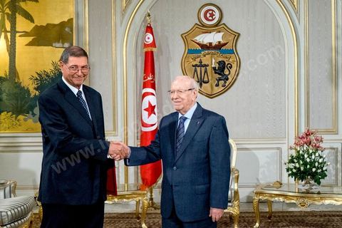 5 janvier 2015 : le Président de la République Béji Caïd Essebsi reçoit, au palais de Carthage, Habib Essid qu'il vient de nommer Premier Ministre qui est chargé de former le nouveau gouvernement. Nidaa Tounes a donc choisi Habib Essid, un « non-partisan », en dehors du parti, âgé de 66 ans, de Sousse,  qui a servi sous le régime de Ben Ali et a été nommé ministre de l’Intérieur par l’ex-président de la République intérimaire, Foued Mebazaa, en mars 2011, puis conseiller sécuritaire en janvier 2012 sous le gouvernement Jebali, d’Ennahdha. 