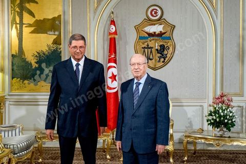 5 janvier 2015 : le Président de la République Béji Caïd Essebsi reçoit, au palais de Carthage, Habib Essid qu'il vient de nommer Premier Ministre qui est chargé de former le nouveau gouvernement. Nidaa Tounes a donc choisi Habib Essid, un « non-partisan », en dehors du parti, âgé de 66 ans, de Sousse,  qui a servi sous le régime de Ben Ali et a été nommé ministre de l’Intérieur par l’ex-président de la République intérimaire, Foued Mebazaa, en mars 2011, puis conseiller sécuritaire en janvier 2012 sous le gouvernement Jebali, d’Ennahdha. 