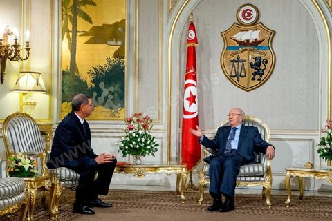 5 janvier 2015 : le Président de la République Béji Caïd Essebsi reçoit, au palais de Carthage, Habib Essid qu'il vient de nommer Premier Ministre qui est chargé de former le nouveau gouvernement. Nidaa Tounes a donc choisi Habib Essid, un « non-partisan », en dehors du parti, âgé de 66 ans, de Sousse,  qui a servi sous le régime de Ben Ali et a été nommé ministre de l’Intérieur par l’ex-président de la République intérimaire, Foued Mebazaa, en mars 2011, puis conseiller sécuritaire en janvier 2012 sous le gouvernement Jebali, d’Ennahdha. 