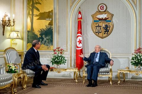5 janvier 2015 : le Président de la République Béji Caïd Essebsi reçoit, au palais de Carthage, Habib Essid qu'il vient de nommer Premier Ministre qui est chargé de former le nouveau gouvernement. Nidaa Tounes a donc choisi Habib Essid, un « non-partisan », en dehors du parti, âgé de 66 ans, de Sousse,  qui a servi sous le régime de Ben Ali et a été nommé ministre de l’Intérieur par l’ex-président de la République intérimaire, Foued Mebazaa, en mars 2011, puis conseiller sécuritaire en janvier 2012 sous le gouvernement Jebali, d’Ennahdha. 