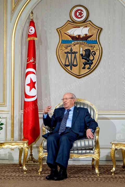 5 janvier 2015 : le Président de la République Béji Caïd Essebsi reçoit, au palais de Carthage, Habib Essid qu'il vient de nommer Premier Ministre qui est chargé de former le nouveau gouvernement. Nidaa Tounes a donc choisi Habib Essid, un « non-partisan », en dehors du parti, âgé de 66 ans, de Sousse,  qui a servi sous le régime de Ben Ali et a été nommé ministre de l’Intérieur par l’ex-président de la République intérimaire, Foued Mebazaa, en mars 2011, puis conseiller sécuritaire en janvier 2012 sous le gouvernement Jebali, d’Ennahdha. 