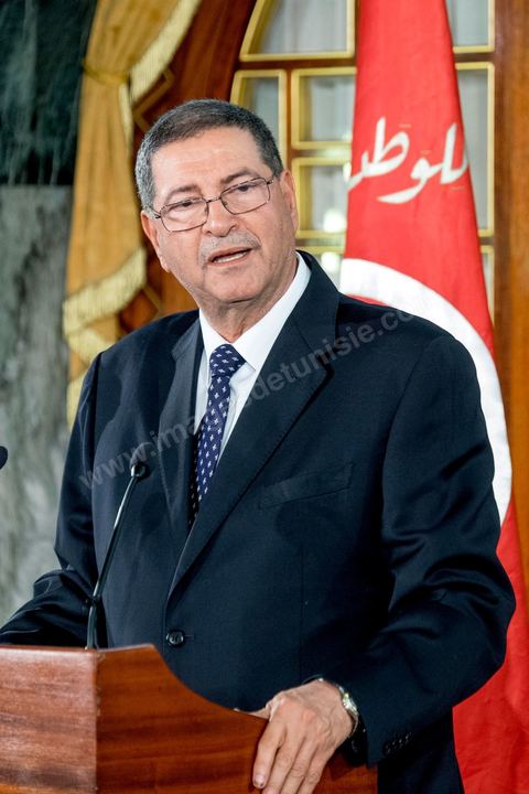 5 janvier 2015 : le Président de la République Béji Caïd Essebsi reçoit, au palais de Carthage, Habib Essid qu'il vient de nommer Premier Ministre qui est chargé de former le nouveau gouvernement. Nidaa Tounes a donc choisi Habib Essid, un « non-partisan », en dehors du parti, âgé de 66 ans, de Sousse,  qui a servi sous le régime de Ben Ali et a été nommé ministre de l’Intérieur par l’ex-président de la République intérimaire, Foued Mebazaa, en mars 2011, puis conseiller sécuritaire en janvier 2012 sous le gouvernement Jebali, d’Ennahdha. 