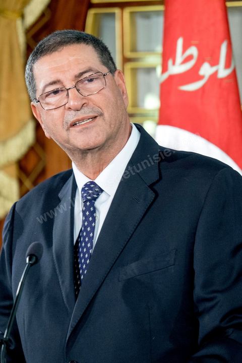 5 janvier 2015 : le Président de la République Béji Caïd Essebsi reçoit, au palais de Carthage, Habib Essid qu'il vient de nommer Premier Ministre qui est chargé de former le nouveau gouvernement. Nidaa Tounes a donc choisi Habib Essid, un « non-partisan », en dehors du parti, âgé de 66 ans, de Sousse,  qui a servi sous le régime de Ben Ali et a été nommé ministre de l’Intérieur par l’ex-président de la République intérimaire, Foued Mebazaa, en mars 2011, puis conseiller sécuritaire en janvier 2012 sous le gouvernement Jebali, d’Ennahdha. 