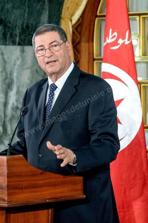 5 janvier 2015 : le Président de la République Béji Caïd Essebsi reçoit, au palais de Carthage, Habib Essid qu'il vient de nommer Premier Ministre qui est chargé de former le nouveau gouvernement. Nidaa Tounes a donc choisi Habib Essid, un « non-partisan », en dehors du parti, âgé de 66 ans, de Sousse,  qui a servi sous le régime de Ben Ali et a été nommé ministre de l’Intérieur par l’ex-président de la République intérimaire, Foued Mebazaa, en mars 2011, puis conseiller sécuritaire en janvier 2012 sous le gouvernement Jebali, d’Ennahdha. 