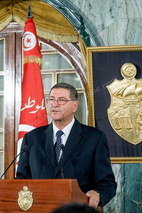5 janvier 2015 : le Président de la République Béji Caïd Essebsi reçoit, au palais de Carthage, Habib Essid qu'il vient de nommer Premier Ministre qui est chargé de former le nouveau gouvernement. Nidaa Tounes a donc choisi Habib Essid, un « non-partisan », en dehors du parti, âgé de 66 ans, de Sousse,  qui a servi sous le régime de Ben Ali et a été nommé ministre de l’Intérieur par l’ex-président de la République intérimaire, Foued Mebazaa, en mars 2011, puis conseiller sécuritaire en janvier 2012 sous le gouvernement Jebali, d’Ennahdha. 