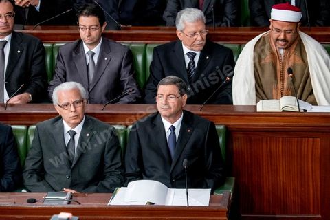 4 février 2015 : 1er rang de gauche à droite,  Mohamed Salah Ben Aïssa, Ministre de la Justice et Habib Essid Premier Ministre. Présentation du nouveau gouvernement de Habib Essid et discours de politique générale du nouveau Premier Ministre Habib Essid avant le vote de confiance au gouvernement à l'assemblée des Représentants du Peuple.