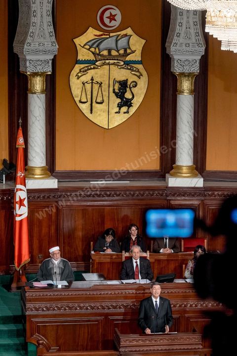 4 février 2015 : Discours de politique générale de Habib Essid, Premier Ministre, sur le perchoir de l'assemblée. Présentation du nouveau gouvernement de Habib Essid et discours de politique générale du nouveau Premier Ministre Habib Essid avant le vote de confiance au gouvernement à l'assemblée des Représentants du Peuple.
