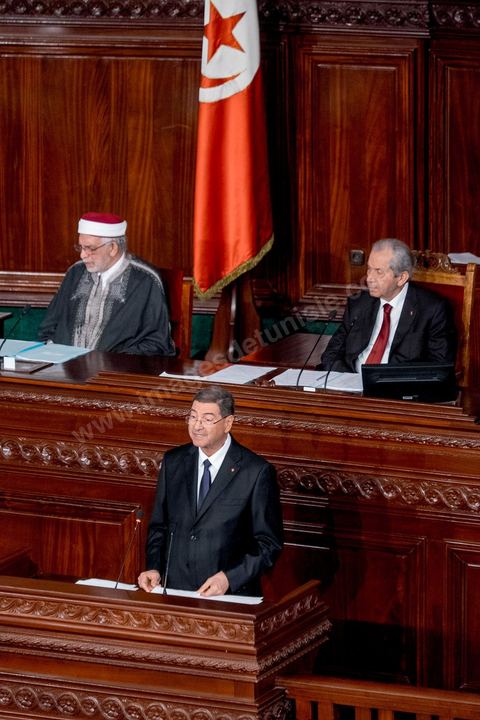 4 février 2015 : Discours de politique générale de Habib Essid, Premier Ministre, sur le perchoir de l'assemblée. Présentation du nouveau gouvernement de Habib Essid et discours de politique générale du nouveau Premier Ministre Habib Essid avant le vote de confiance au gouvernement à l'assemblée des Représentants du Peuple.